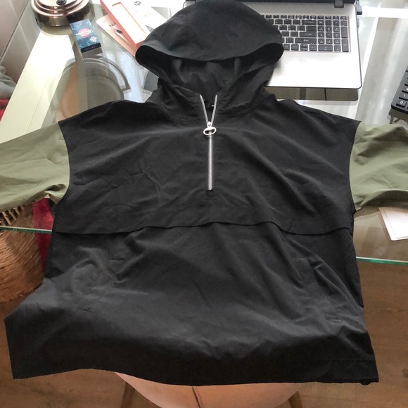 Calvin Klein Windbreaker - Picture 1 of 4